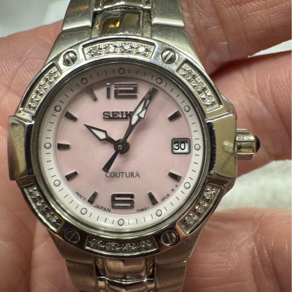 Seiko Silver Watch with Soft Pink Dial - Picture 3 of 4